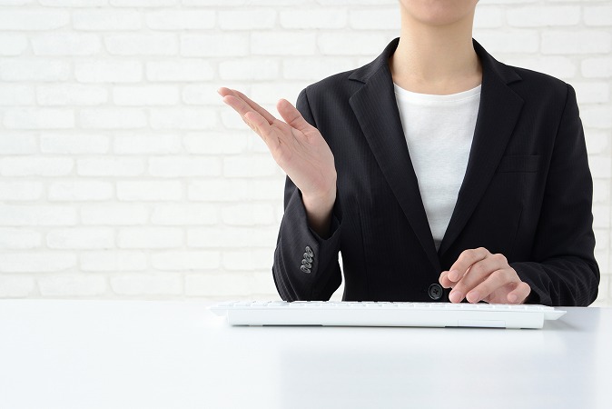 顔の見えない女性